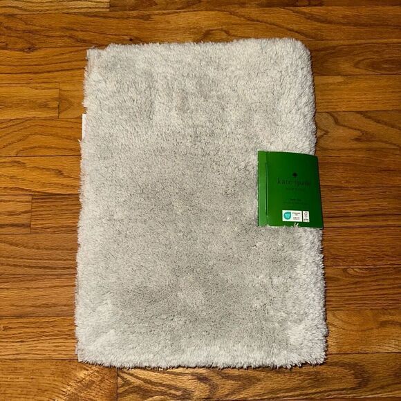 Kate Spade Bathroom Rug Fuzzy Light Gray 17x24” NWT - Picture 1 of 5